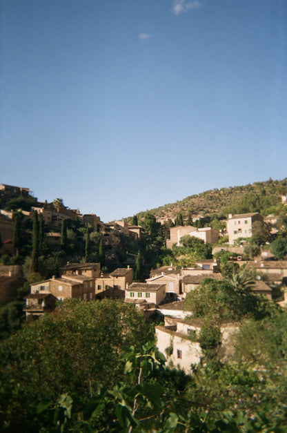 THE TRAVELER 35MM FILM CAMERA | PINK