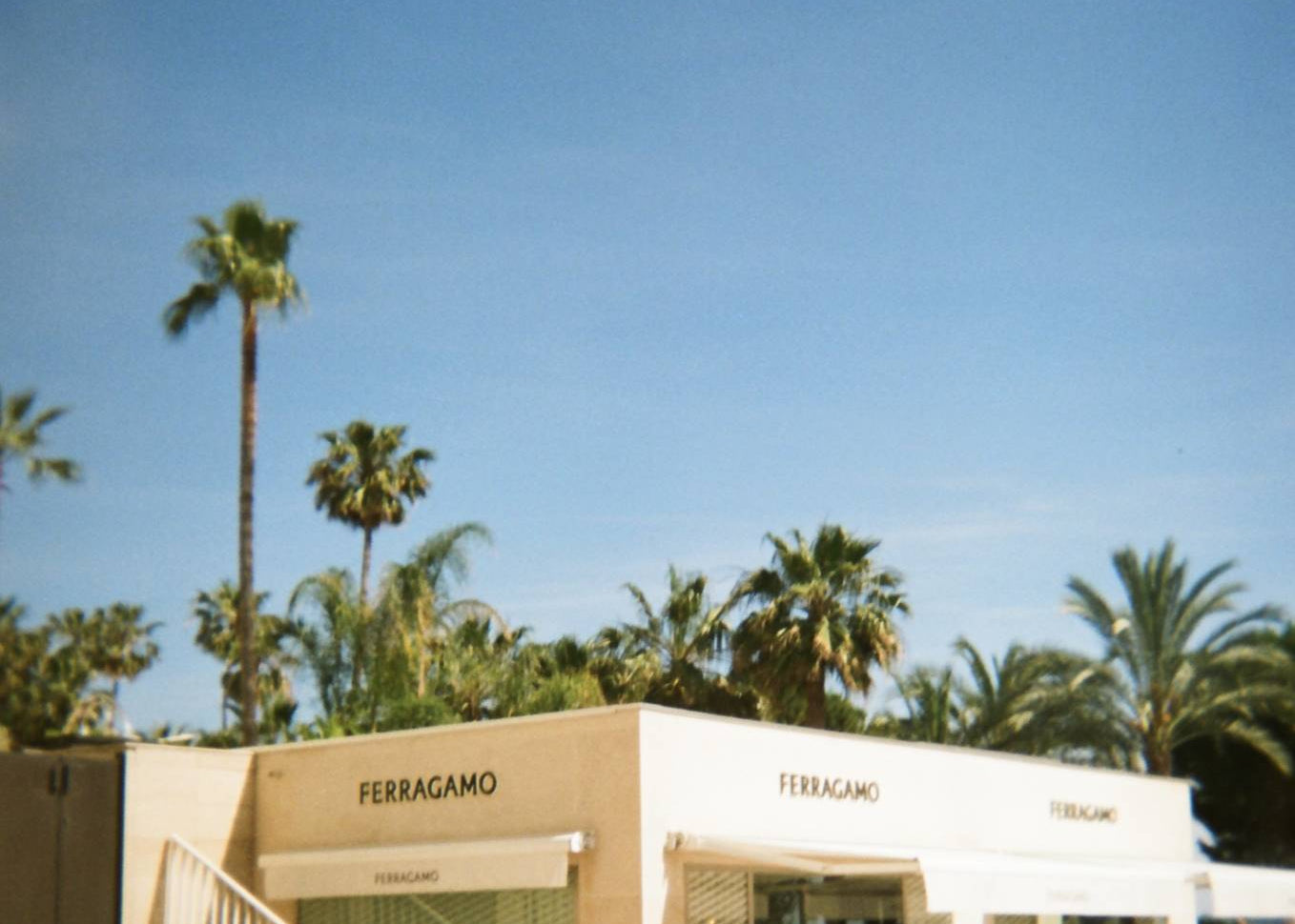 THE TRAVELER 35MM FILM CAMERA | WHITE