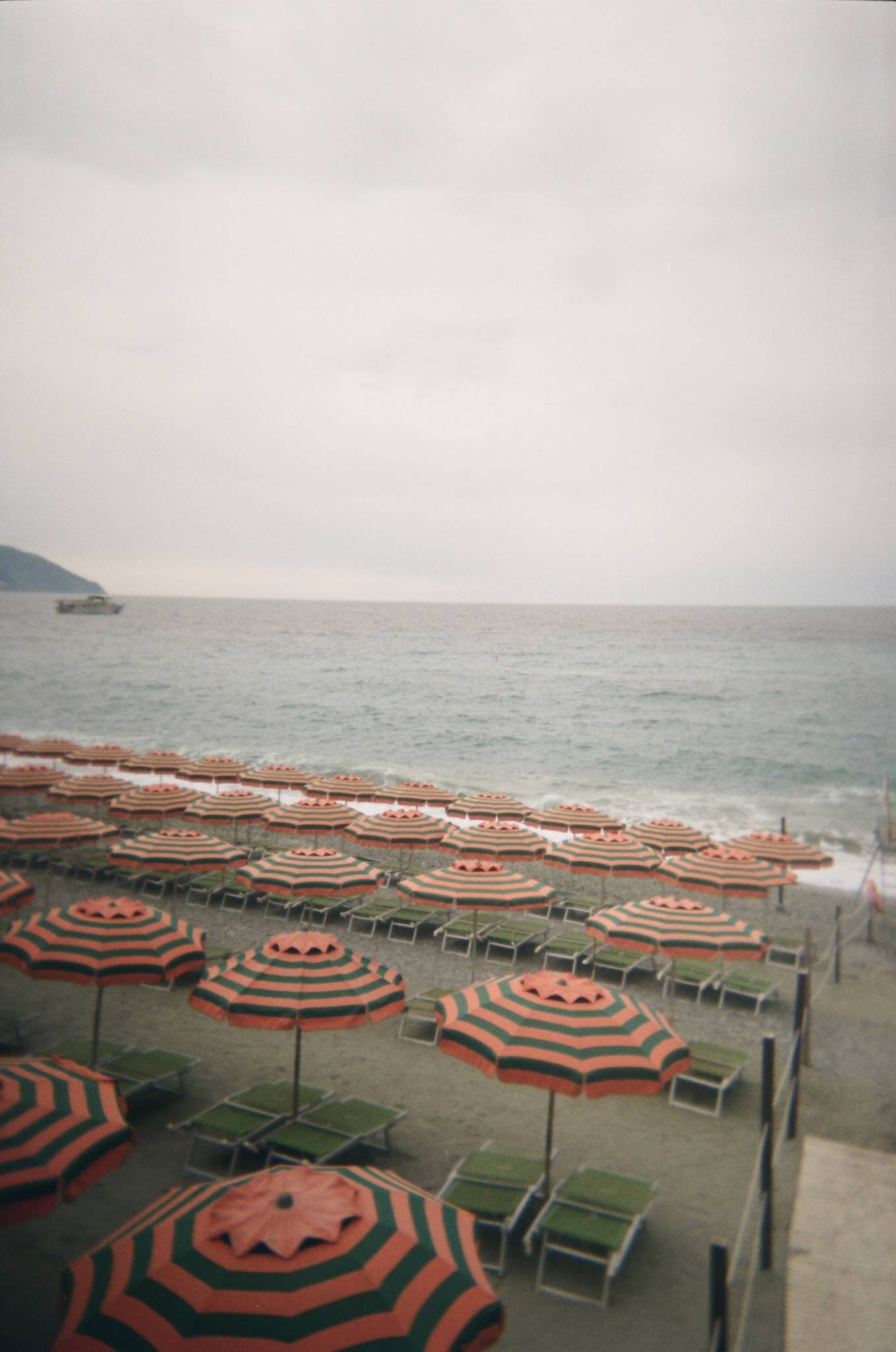 THE TRAVELER 35MM FILM CAMERA | CORAL
